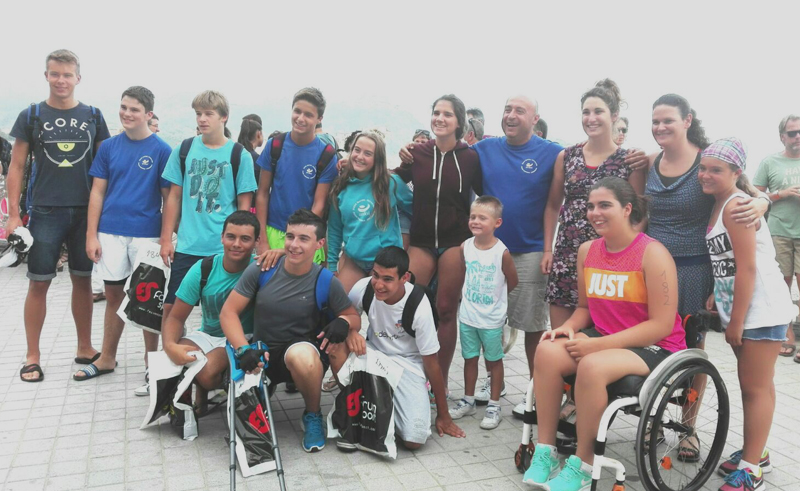 Beatriz Zudaire y Gustavo Martínez "doman" las aguas abiertas de la Travesía a Nado del Paseo Nuevo de San Sebastián